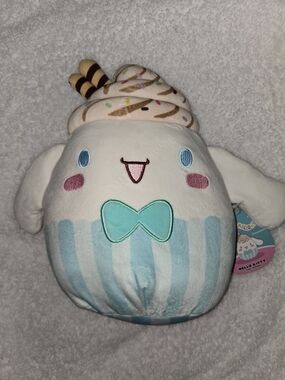 Squishmallows 8" Hello Kitty Sweet Treats Cinnamoroll